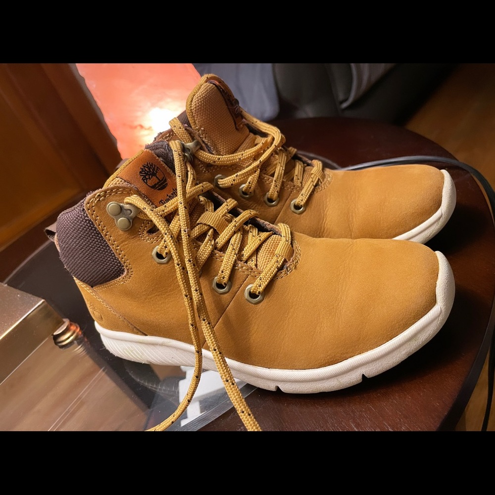 Like new Kids Timberland boots size 1.5